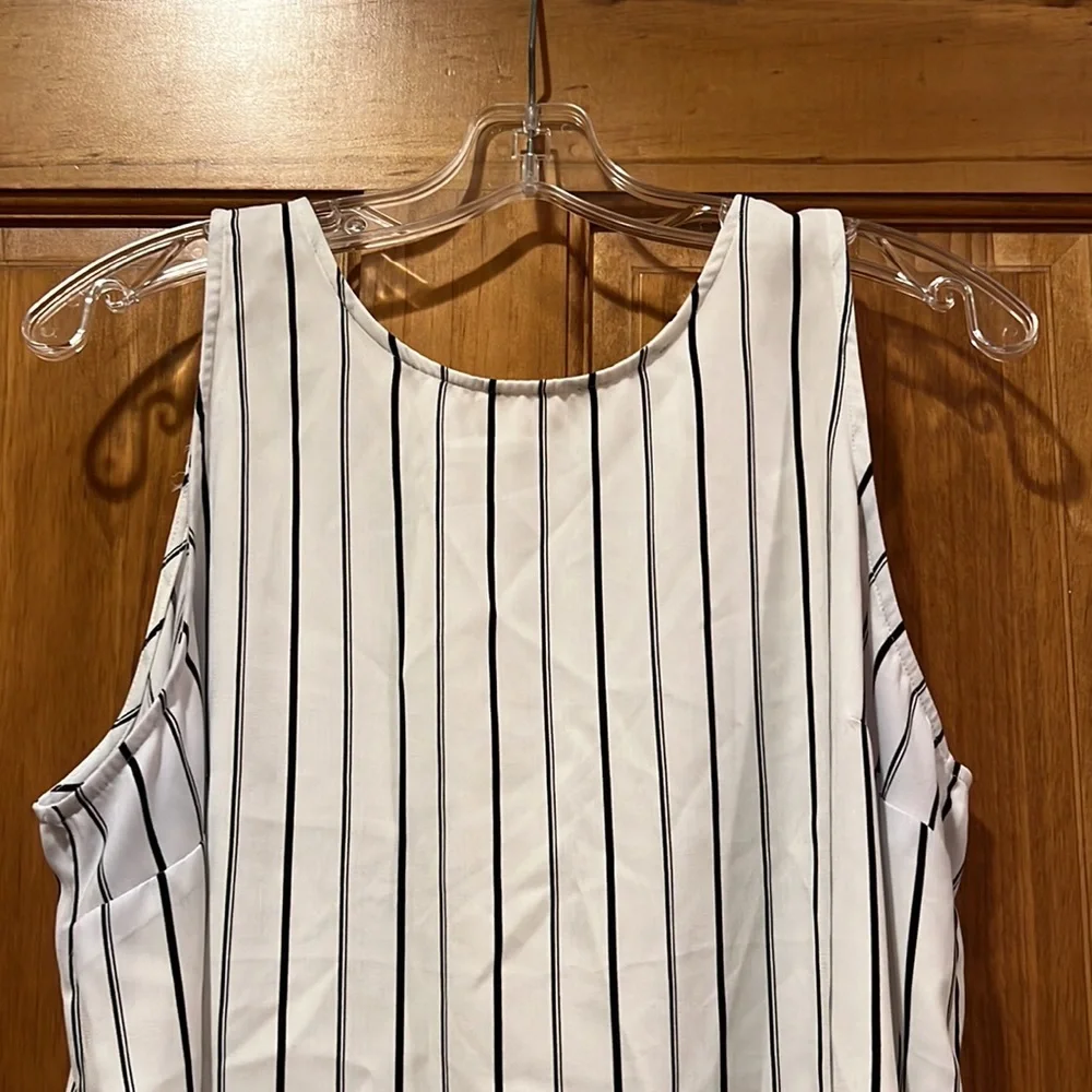 Dalia sleeveless top - Picture 2 of 5